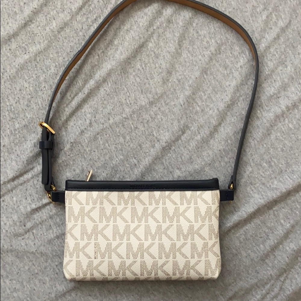 Michael Kors Fanny pack navy and cream